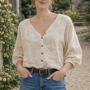 Cream embroidered blouse button down women’s size large